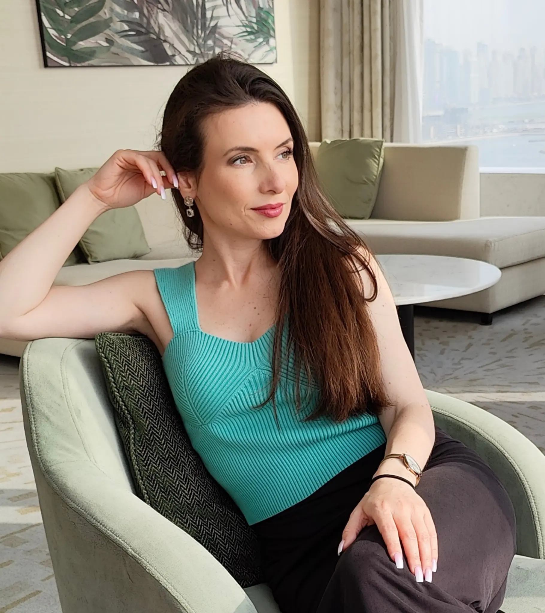 Agnieszka Frankiewicz w jasnym wnętrzu